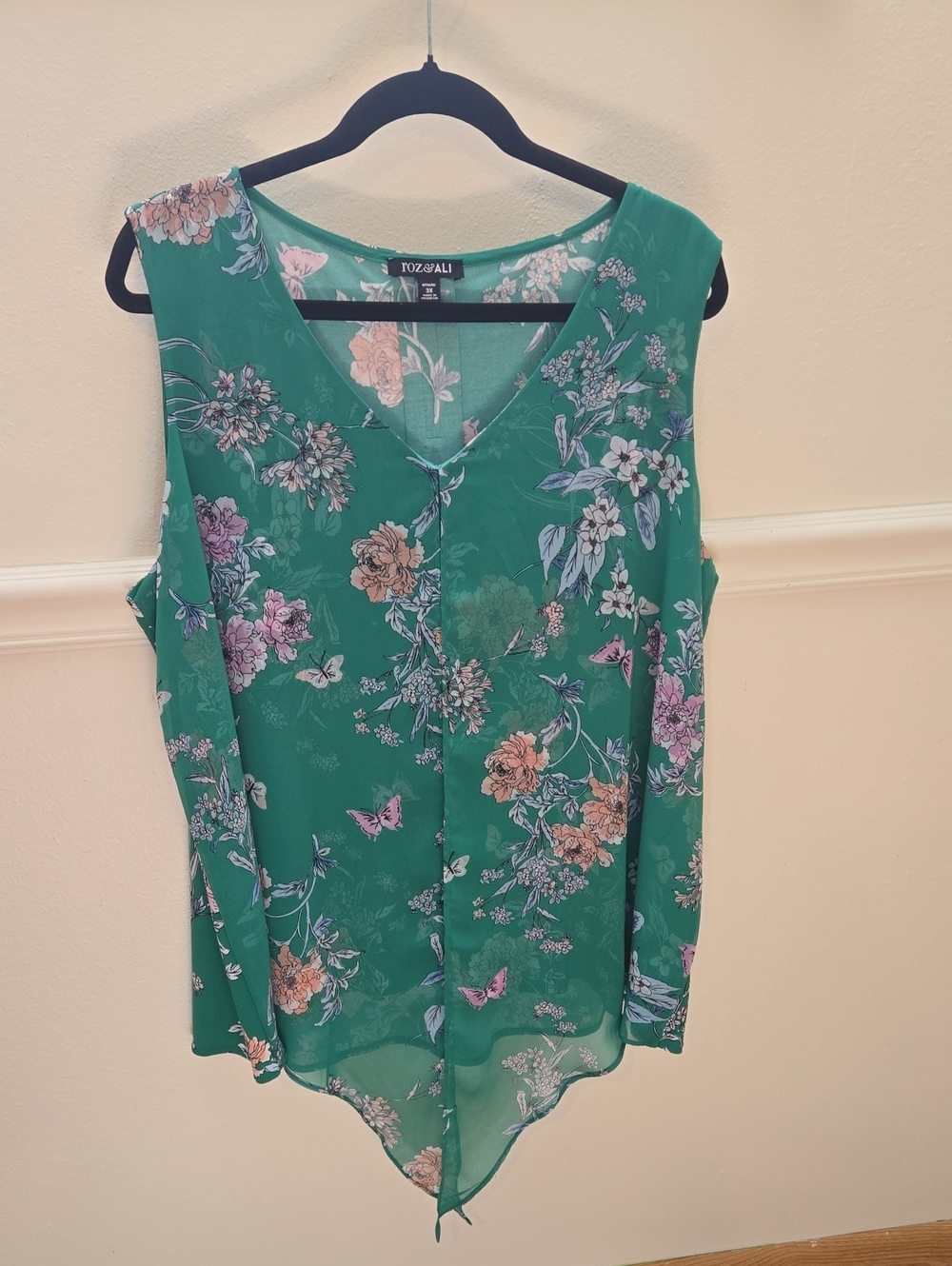 Roz & Ali Green Floral V-Neck Camisole with Pink & Peach Accents